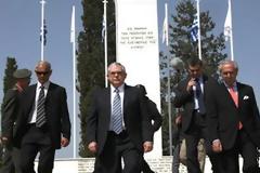 “Παραμυθιάζουν” τον Παπαδήμο ότι μπορεί να κάνει κόμμα και να γίνει και εθνικός ηγέτης