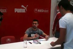 ΑΠΟΘΕΩΘΗΚΕ Ο ΜΑΝΙΑΤΗΣ ΣΤΟ RED STORE *ΒΙΝΤΕΟ*