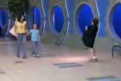 Απίστευτη φάρσα: Ο ανήλικος γιος σου είναι «επιδειξίας»!