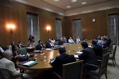 Χρονικός περιορισμός στα πολιτικά αξιώματα