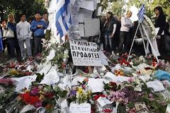 Αποχαιρετισμός στον αυτόχειρα που συγκλόνισε την Ελλάδα