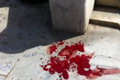 Χτύπησαν αστυνομικό και κρέμασαν τα ρούχα του στη Πλ. Συντάγματος!