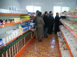 Φωτογραφία για Στον πιο φτωχό νομό της χώρας, τη Θεσπρωτία, η Μητρόπολη μοιράζει δωρεάν τρόφιμα!