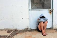 Σοκ στην Αγγλία: Μητέρα έβαζε το σύντροφό της να βιάζει τις κόρες της