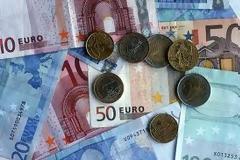 Αναγνώστρια διαμαρτύρεται για τη μη καταβολή του δώρου του Πάσχα