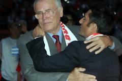 Σ. ΘΕΟΔΩΡΙΔΗΣ: ΘΑ ΜΕΙΝΕΙ Ο ΒΑΛΒΕΡΔΕ... ΑΓΑΠΑΕΙ ΚΑΙ ΑΥΤΟΣ ΠΟΛΥ ΤΟΝ ΟΛΥΜΠΙΑΚΟ