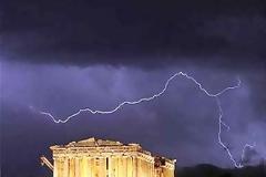 Αναπόφευκτη η νέα αναδιάρθρωση, αργοπορημένη αυτή...