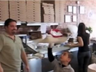 Φωτογραφία για VIDEO: Ο 7χρονος μαέστρος της πίτσας!!!