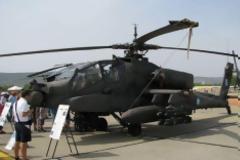 Τα νέα επιθετικά ελικόπτερα  Apache  πραγματοποίησαν την παρθενική στους εμφάνιση