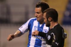 Με το βλέμμα στα πλέι οφ