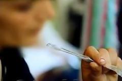 Αθήνα-Επίκδυνα ναρκωτικά από μπαταρίες αυτοκινήτων (Σίσα)...το ναρκωτικό των φτωχών που προκαλεί επιθετικότητα! (Βίντεο)