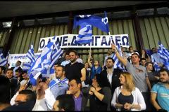 Συγκλονιστική η παρουσία της ΟΝΝΕΔ στην ομιλία του Σαμαρά