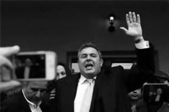 ΞΕΣΗΚΩΣΕ ΤΟΥΣ ΚΡΗΤΙΚΟΥΣ Ο ΚΑΜΜΕΝΟΣ
