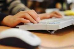 10 πράγματα που πρέπει να κάνεις στο ίντερνετ για να βγάλεις γκόμενα