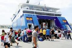 Τα τσουχτερά ναύλα και όχι η απεργία των ναυτικών ευθύνονται για την πτώση της κίνησης προς τα νησιά