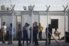 Απεργούν χιλιάδες μετανάστες στα κέντρα κράτησης