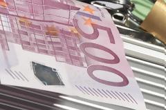 Ανεργία 27% και ύφεση 4,6% προβλέπει για φέτος το ΙΟΒΕ