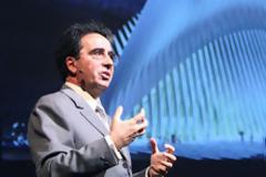 Κυνηγούν τον Καλατράβα από Νέα Υόρκη ως τη Βενετία λόγω υπερκοστολόγησης ελαττωματικών κατασκευών