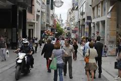 Ανοικτά καταστήματα τουλάχιστον 10 Κυριακές το χρόνο θέλει η τρόικα