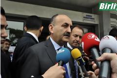Αναιδής και προκλητικός ο Μουεζίνογλου