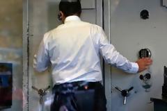 Τους τόκους του ELA θα ζητήσει η κυβέρνηση για πληρωμές