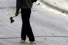 Aγρίνιο: Eπιτέθηκε με τσεκούρι σε τρία άτομα