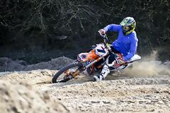 PHOTOS: Ο Kimi κάνει Motocross...