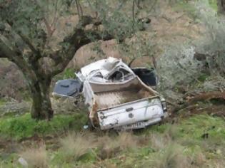 Φωτογραφία για Παρ' ολίγον τραγωδία στις Μοίρες - Αυτοκίνητο με παιδιά καρφώθηκε σε δέντρο