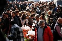 Συγκέντρωση παραγωγών έξω από το υπουργείο Αγροτικης Ανάπτυξης