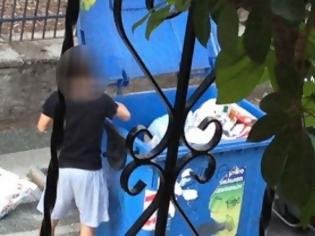 Φωτογραφία για ΣΟΚ ΣΤΗ ΚΟΙΝΩΝΙΑ ΜΑΣ - Μαθητές ψάχνουν κολατσιό στα σκουπίδια