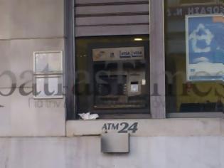 Φωτογραφία για Πάτρα: Πέταξαν μολότοφ στην Πελοπόννησο και την Ελληνική τράπεζα