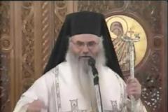 Ένας παππάς που τιμάει τα ράσα του - Μητροπολίτης Μεσογαίας: 