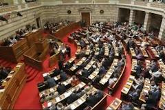 Ένταση και διακοπή στη Βουλή