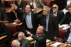 Tους έπιασαν στον ύπνο! - Πέρασαν τροπολογία για τα δάνεια των κομμάτων χωρίς ονομαστική ψηφοφορία!