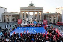 Νόαμ Τσόμσκι: Συνασπισμός των Νοτίων μέσα στο ευρώ