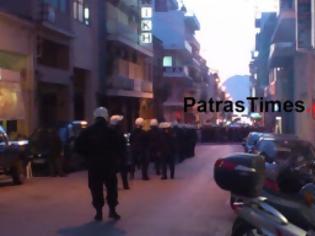 Φωτογραφία για Πάτρα-Τώρα: Αντιεξουσιαστές απέκλεισαν το Αστυνομικό Μέγαρο