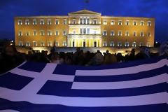 Μας «ψεκάζουν», μας «ποτίζουν» ή απλά γίναμε χαλβάδες;