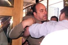 Κουκουλοφόροι πήραν τον Μπέο στο κυνήγι