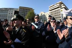 Τι απαντούν οι 