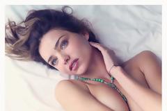 Μιράντα Κερ: Ο άγγελος της Victoria 's secret που «σίτεψε» και εκδιώχνεται από τον παράδεισο