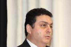 Κομματοκύνες, κοινώς κομματόσκυλα, άλλως αλυσοδεμένα μυαλά