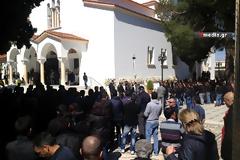 Ράγισαν καρδιές στην κηδεία του Φίλιππα