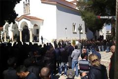 Ράγισαν καρδιές στην κηδεία του 20χρονου Φίλιππου