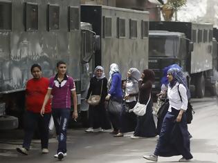 Φωτογραφία για Le Monde: «Η Αίγυπτος στο χείλος του οικονομικού γκρεμού»