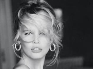 Φωτογραφία για Την διάδοχο της Claudia Schiffer αναζητά εταιρεία ρούχων