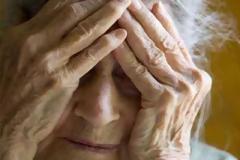 Έκλεψαν πουγκί με 100 χρυσές λίρες από 93χρονη στον Τύρναβο!