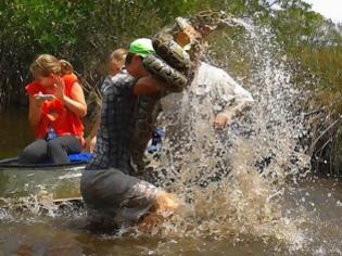 Φωτογραφία για Ένας ξεναγός σκότωσε πύθωνα σε ποταμό του Εθνικού Πάρκου στη Φλόριντα.(video)