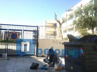 Φωτογραφία για Κάνουν χρήση ναρκωτικών μπροστά από δημοτικό σχολείο της Πάτρας
