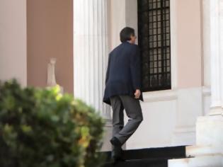 Φωτογραφία για Είναι οριστικό: Η Κυβέρνηση διώχνει 15.000 Δημοσίους Υπαλλήλους σε δύο χρόνια