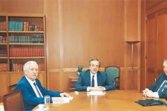 15 χιλιάδες δημ. υπάλληλοι απολύονται μέχρι το 2014, 180 χιλ. απομακρύνονται μέχρι το 2015!